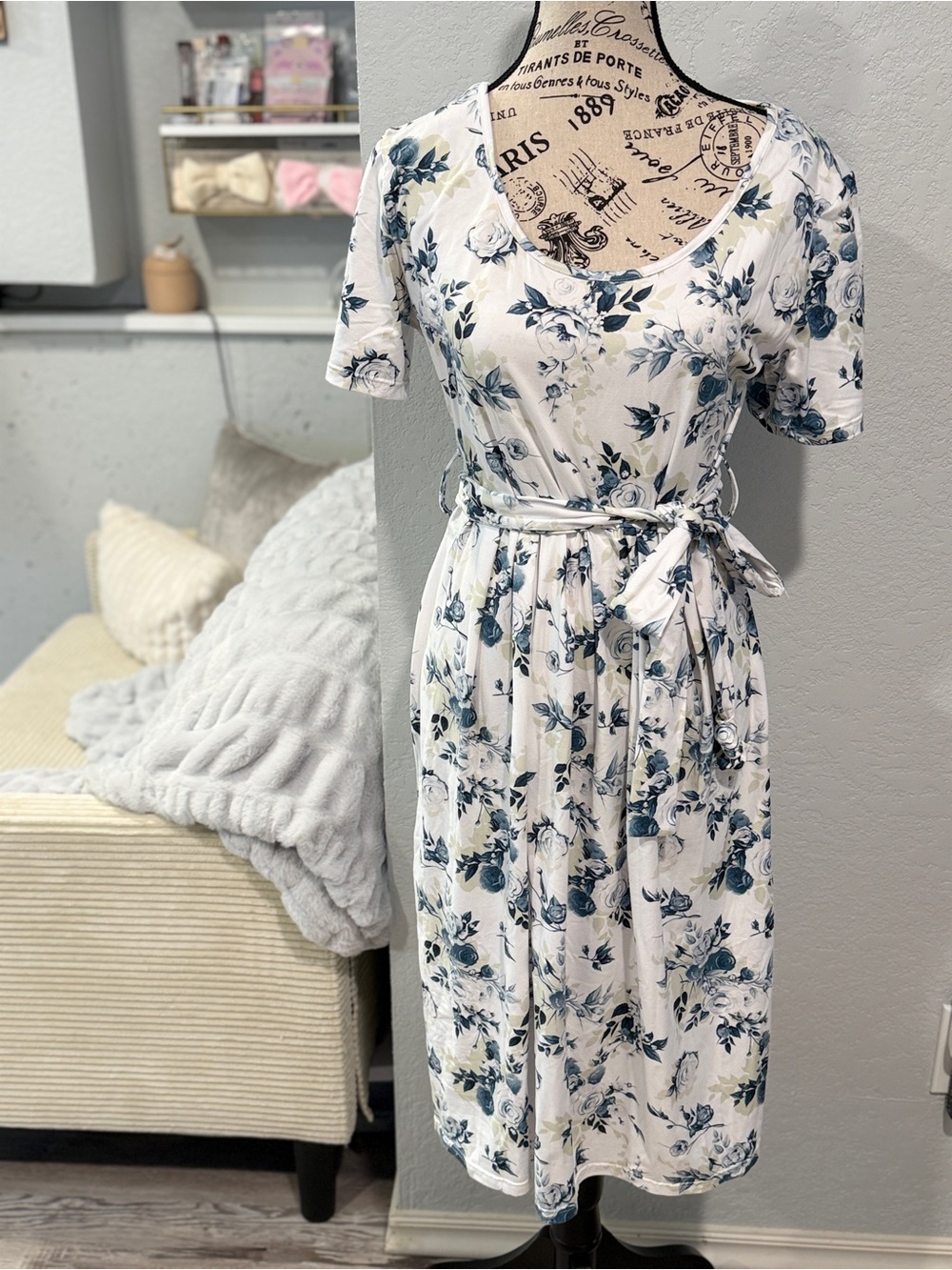 Maternity Floral Dress Medium Tie Waist Baby Shower Bump Friendly Midi - Picture 2 of 8